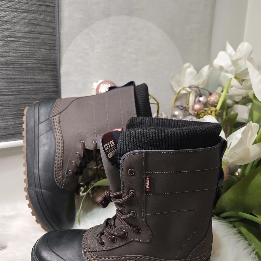 Vans MTE Standard Zip Waterproof Boot 2025 mens shoesColor: brown/bkack size10